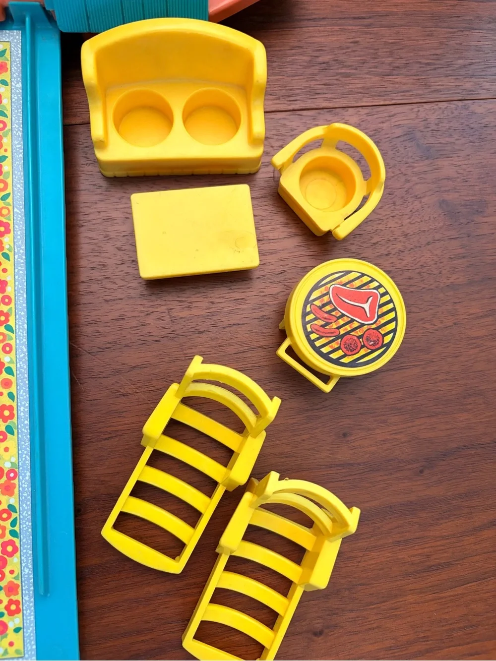 Fisher-Price Teal Play Family A-Frame with Accessories